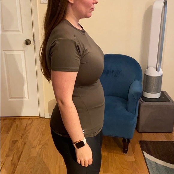 Under Armour compression heat gear workout shirt - Picture 4 of 9